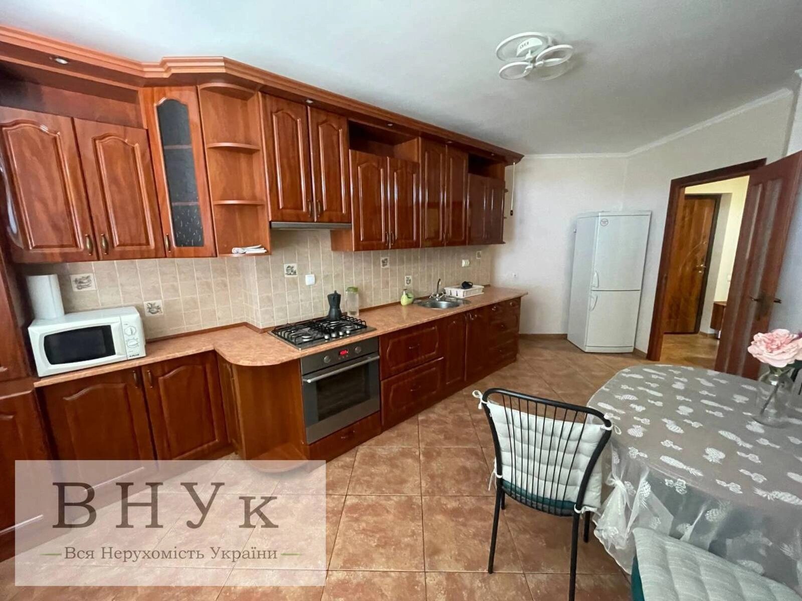 Apartments for sale. 1 room, 54 m², 5th floor/10 floors. Karpenka vul., Ternopil. 