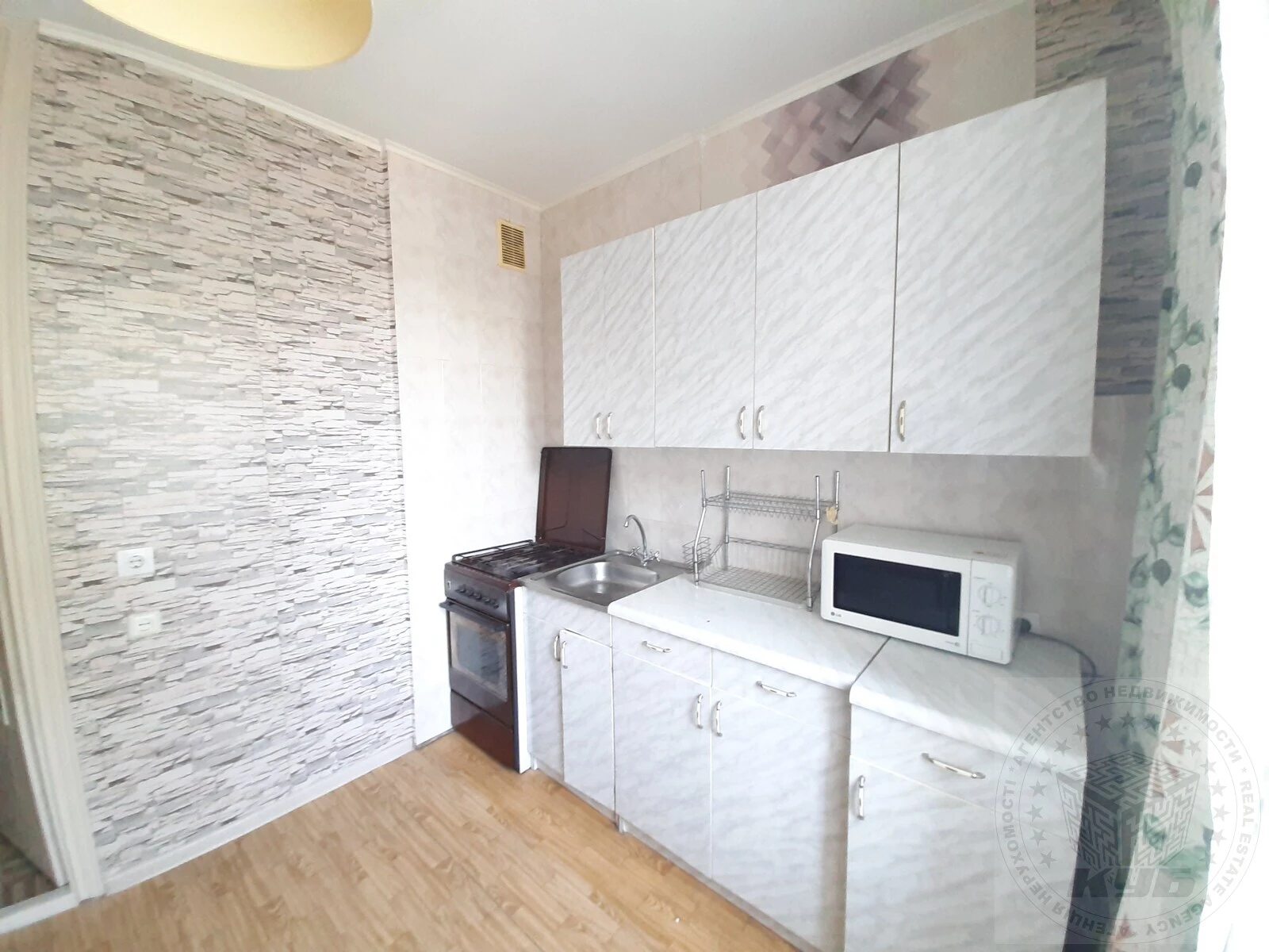 Apartments for sale. 2 rooms, 586 m², 3rd floor/10 floors. 22, Symyrenka 22, Kyiv. 