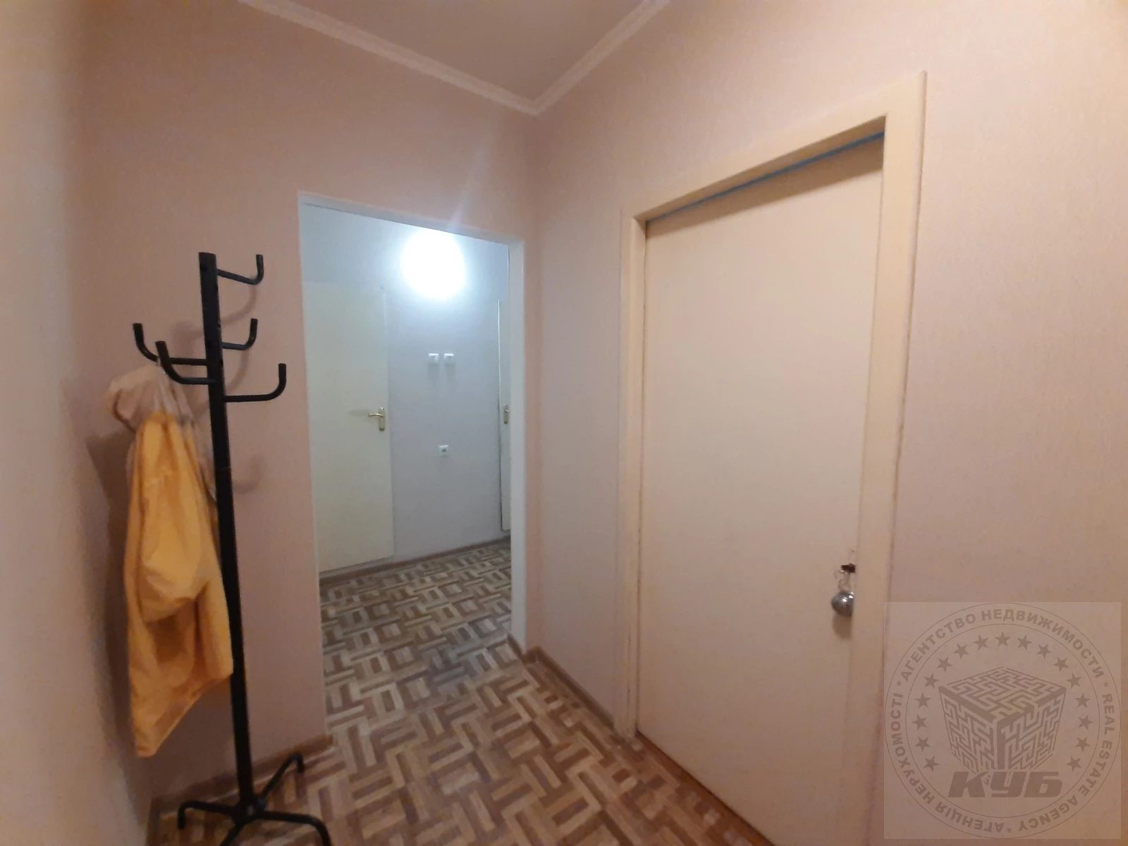 Продаж квартири. 2 rooms, 586 m², 3rd floor/10 floors. 22, Симиренка 22, Київ. 