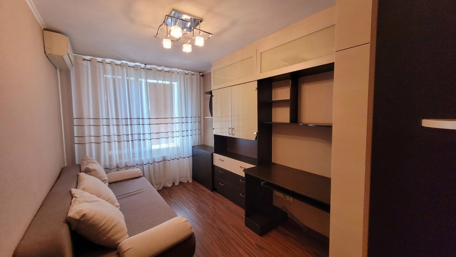 Apartments for sale. 3 rooms, 62 m², 9th floor/9 floors. 26, Hlushko Akademyka pr., Odesa. 