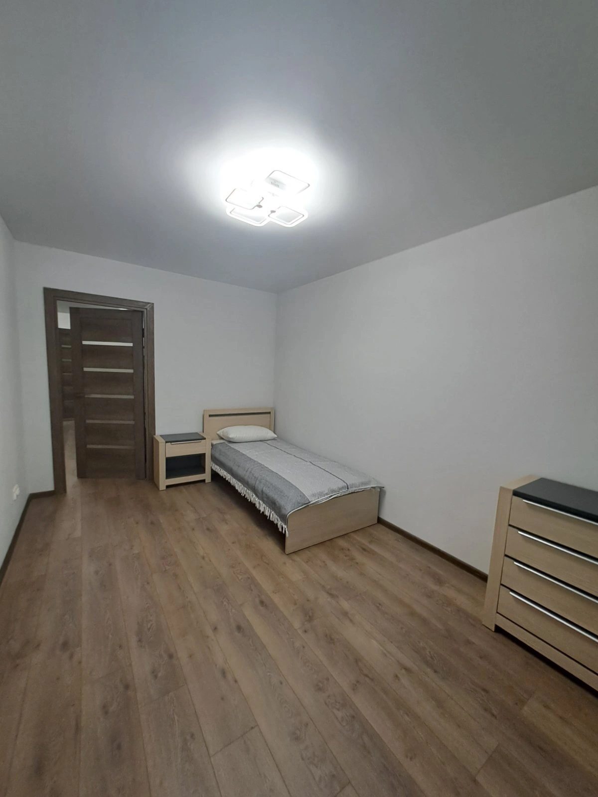 Продаж 2 кімнатної квартири + кухня-студія по вул. Київська.