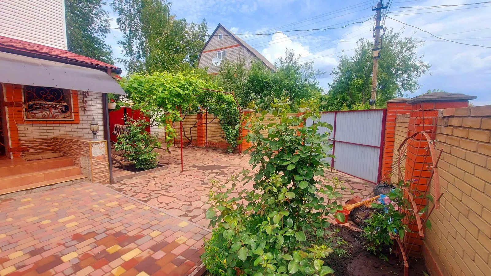 House for sale 150 m², 3 floors. 320, 8-a Sadova , Chervonaya Motovylovka. 