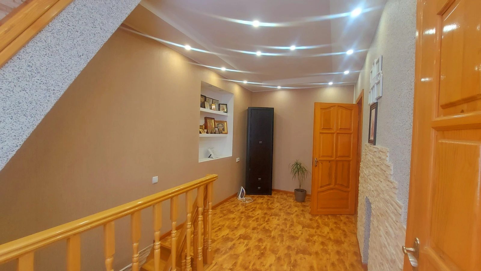 House for sale 150 m², 3 floors. 320, 8-a Sadova , Chervonaya Motovylovka. 