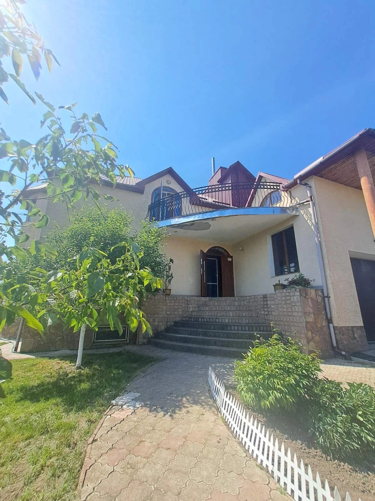 House for sale. 319 m², 2 floors. Pronyatyn, Ternopil. 