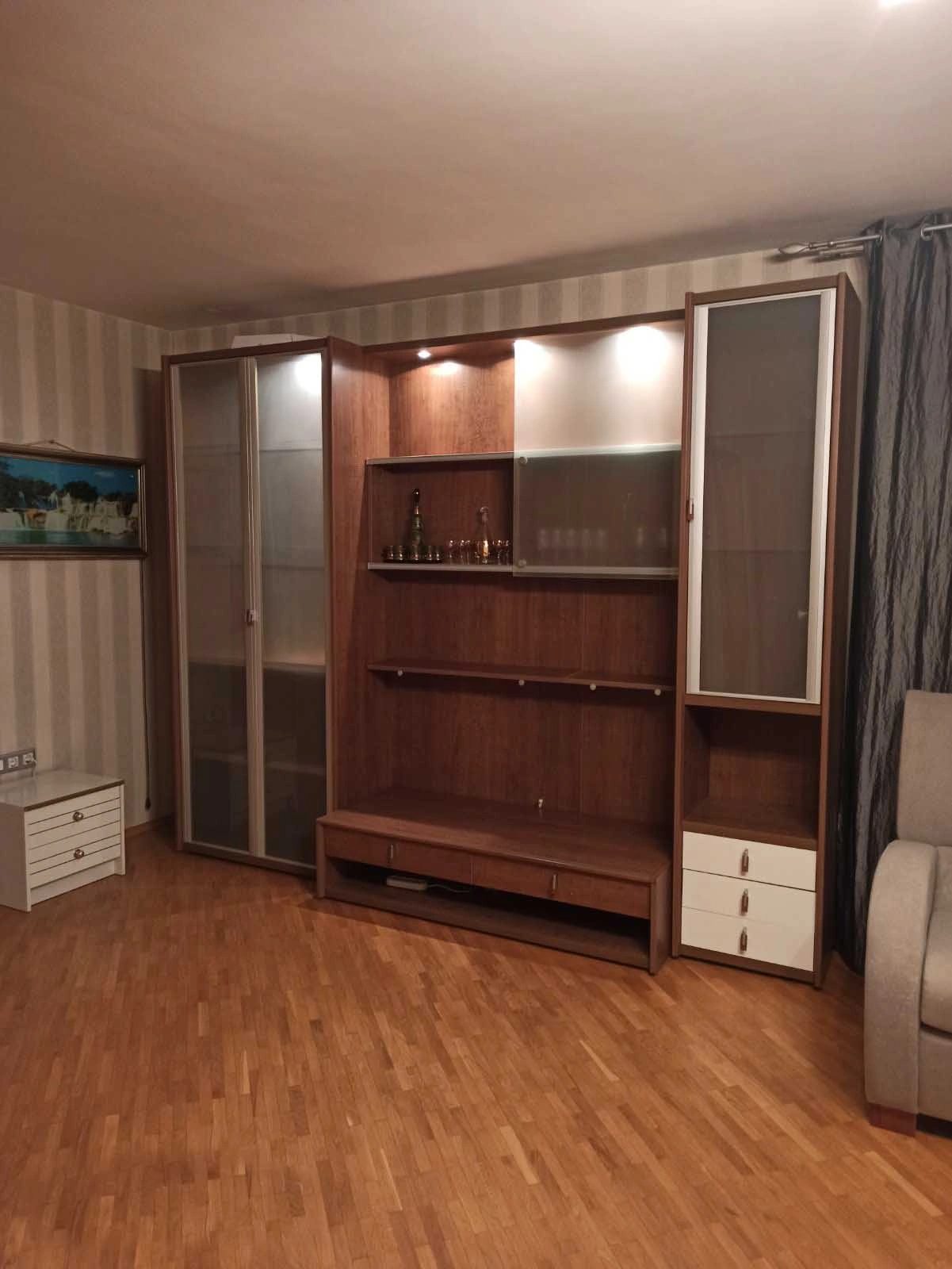 Apartments for sale. 2 rooms, 52 m², 3rd floor/16 floors. Levanevskoho, Odesa. 