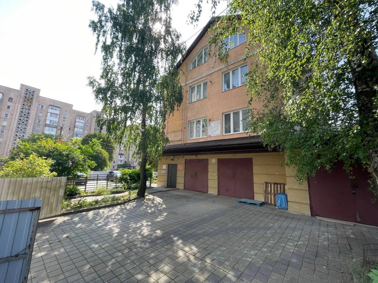 Продам нерухомість під комерцію 7953 m², 1 пов./4 поверхи. 7, Курбаса Л. вул., Тернопіль. 