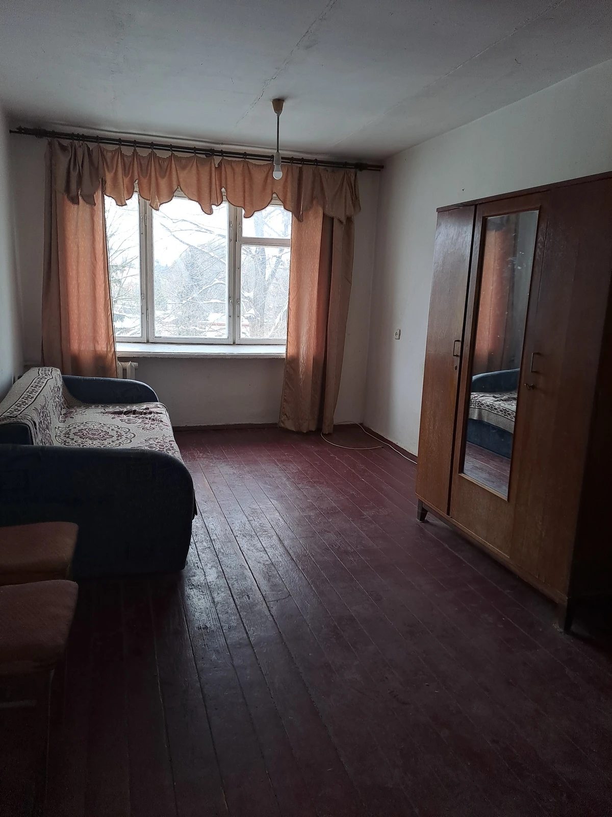 Room for rent for a long time 1 room, 18 m², 4th fl./5 floors. 74, Bandery S. pr., Ternopil. 