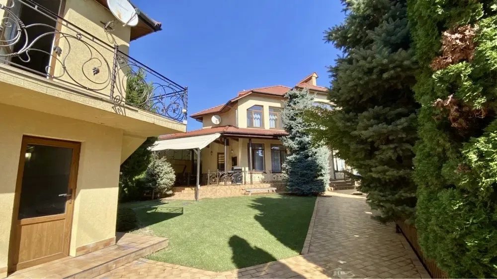 House for sale. 340 m², 2 floors. Makarenka vul., Odesa. 