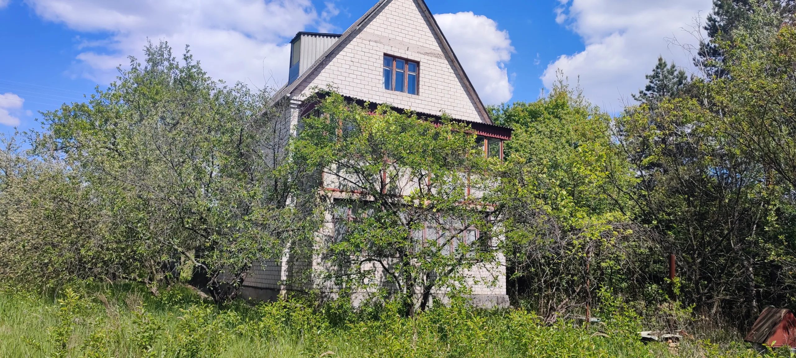 Трехэтажная дача с.Неграші 30.км от Киева