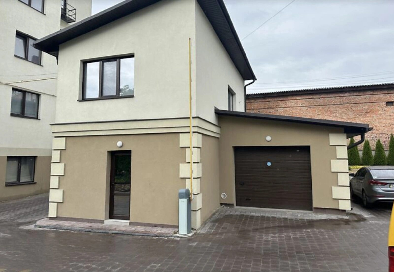 Продаж 2 поверхового будинку з гаражем 95 кв. м, 3 кімнати, на вул. Замонастирська