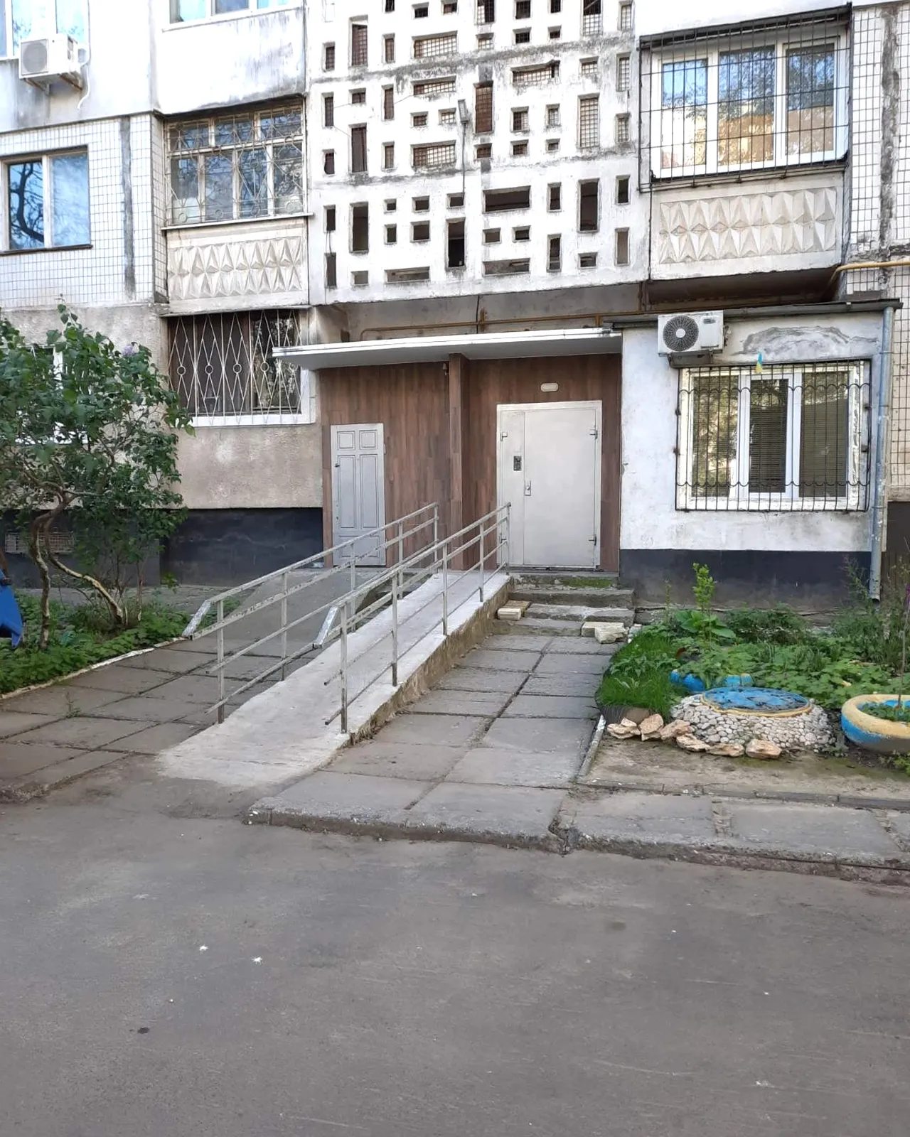 Apartments for sale. 2 rooms, 49 m², 5th floor/9 floors. 14, Arkhytektorskaya ul., Odesa. 