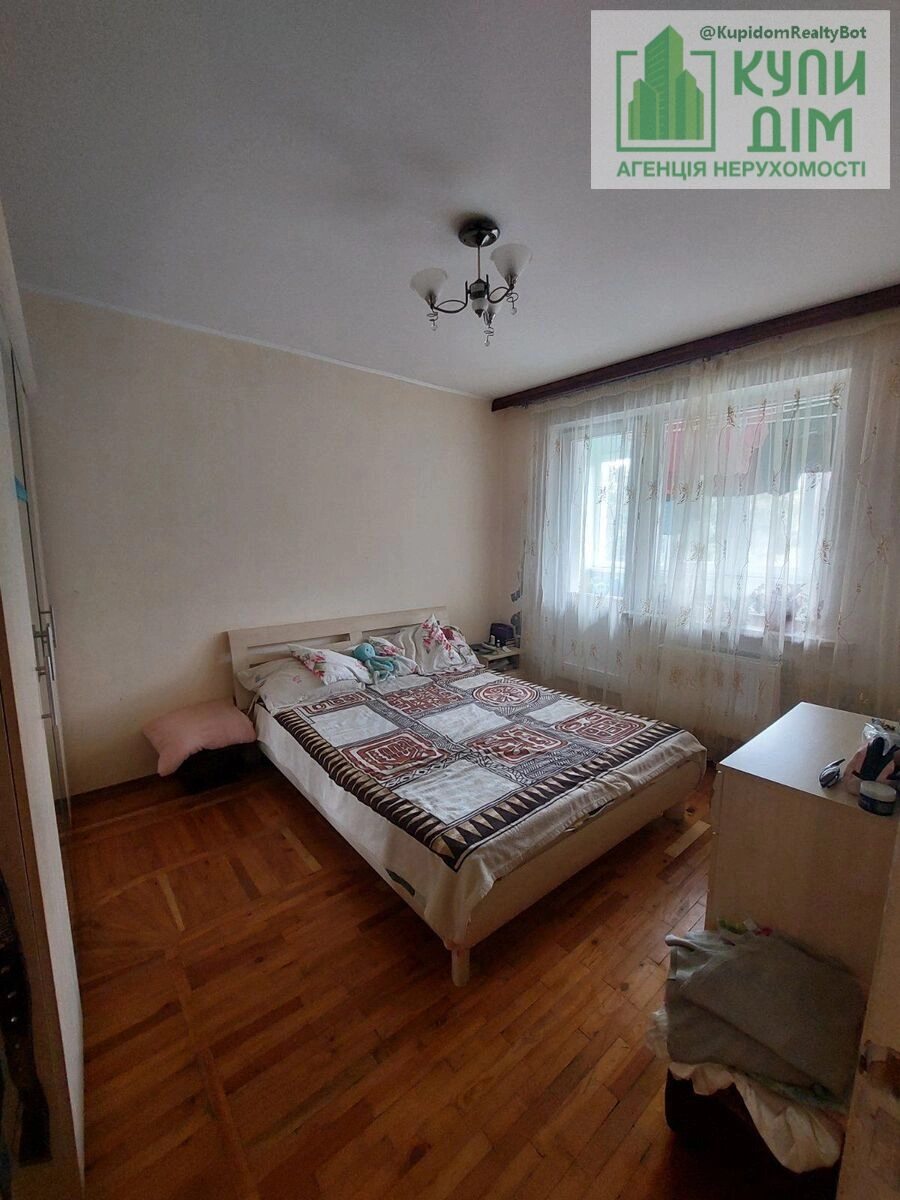 Apartments for sale. 4 rooms, 84 m², 1st floor/9 floors. Fortechnyy kirovskyy, Kropyvnytskyy. 