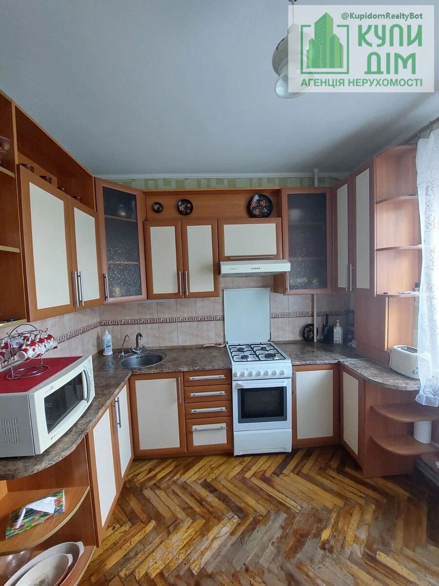 Apartments for sale. 4 rooms, 84 m², 1st floor/9 floors. Fortechnyy kirovskyy, Kropyvnytskyy. 