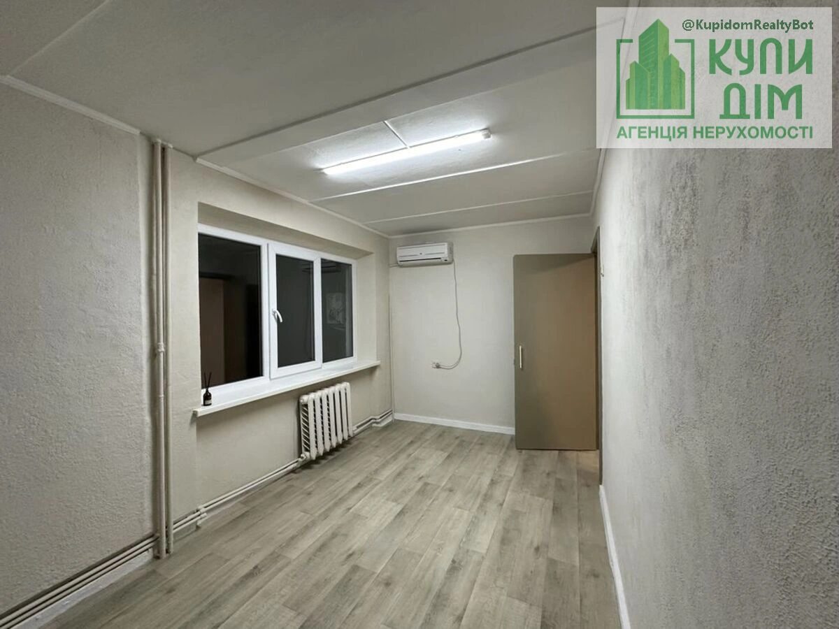 Apartments for sale. 3 rooms, 57 m², 2nd floor/5 floors. Akademika Tamma , Kropyvnytskyy. 