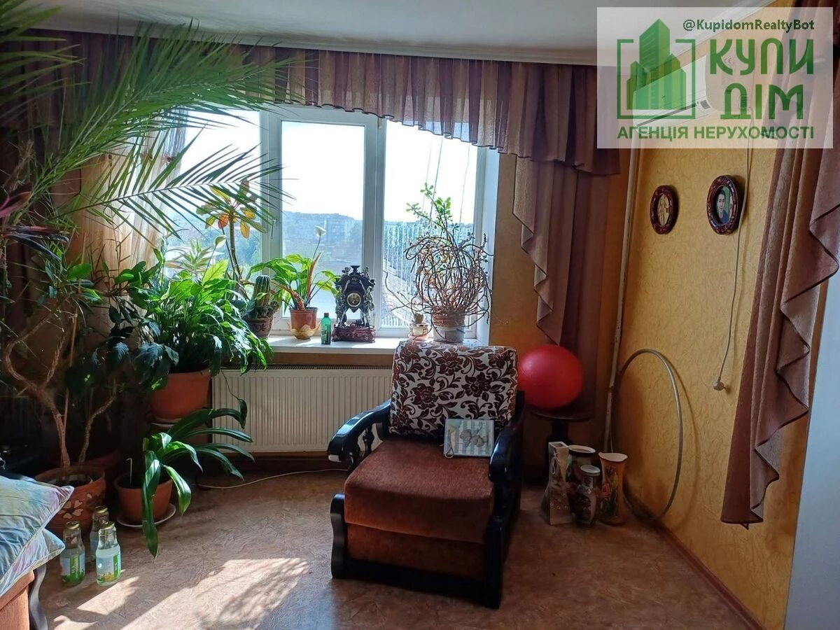 Apartments for sale 3 rooms, 68 m², 8th fl./9 floors. Подільський (ленінський), Kropyvnytskyy. 