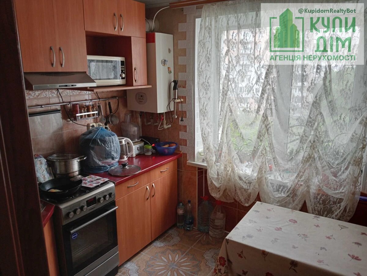 Продаж квартири 2 кімнати, 50 m², 5 пов./5 поверхів. Подільський (ленінський), Кропивницький. 