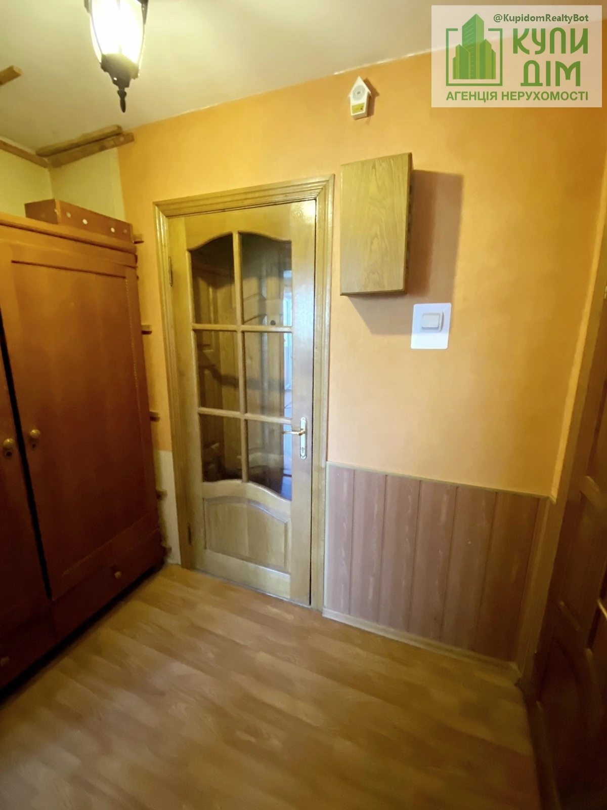 Apartments for sale. 1 room, 38 m², 6th floor/9 floors. Fortechnyy kirovskyy, Kropyvnytskyy. 