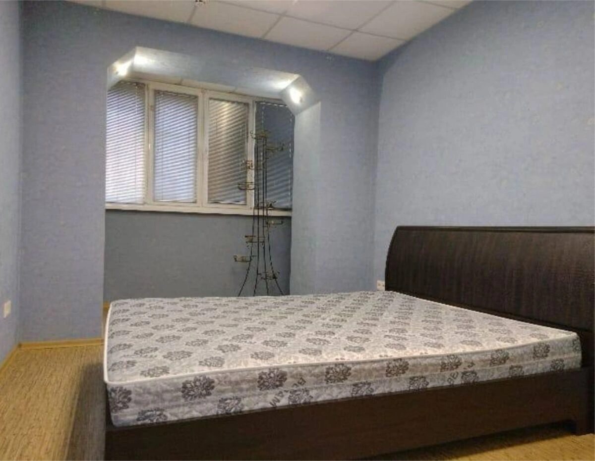 Apartments for sale. 5 rooms, 102 m², 1st floor/1 floor. Fortechnyy kirovskyy, Kropyvnytskyy. 