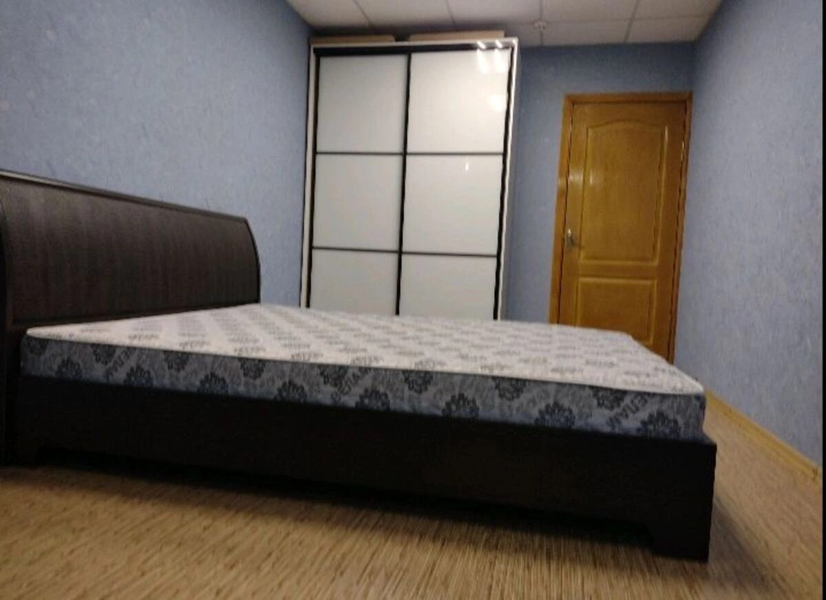 Apartments for sale. 5 rooms, 102 m², 1st floor/1 floor. Fortechnyy kirovskyy, Kropyvnytskyy. 