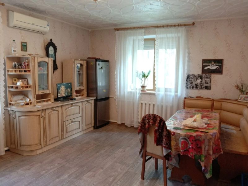 House for sale. 3 rooms, 400 m², 3 floors. Petrozavodskaya, Dnipro. 