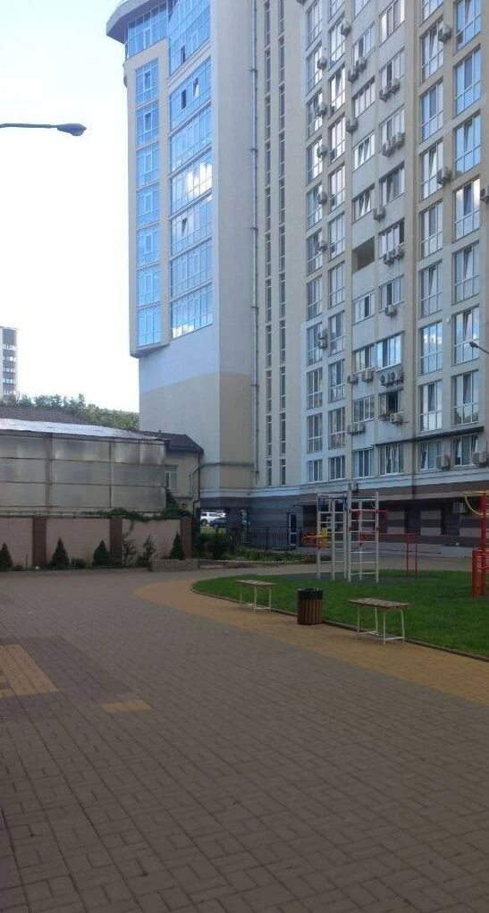 Сдам квартиру 2 комнаты, 105 m², 9 эт./14 этажей. 1, Александровская 1, Киев. 