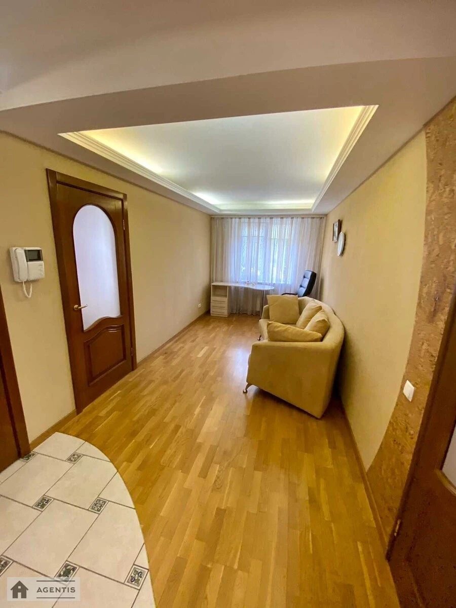 Apartment for rent. 3 rooms, 58 m², 6th floor/9 floors. 7, Mechnykova 7, Kyiv. 