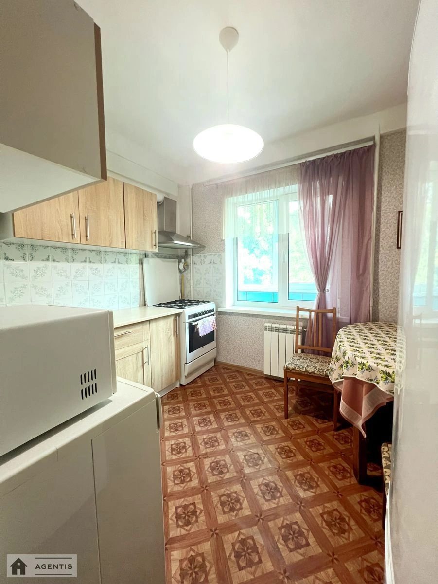 Здам квартиру. 2 rooms, 52 m², 3rd floor/9 floors. 6, Петропавлівська 6, Київ. 