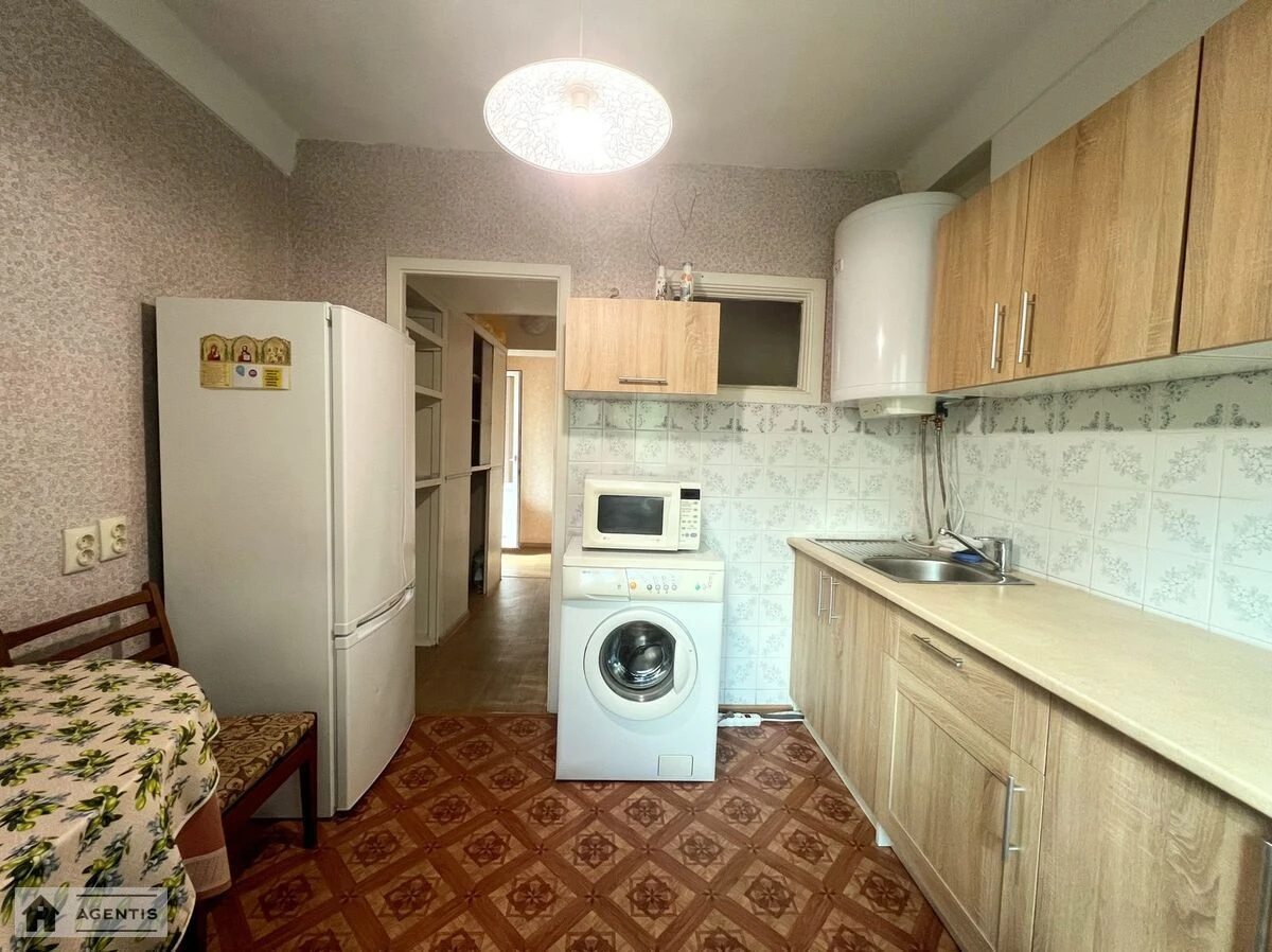 Здам квартиру. 2 rooms, 52 m², 3rd floor/9 floors. 6, Петропавлівська 6, Київ. 