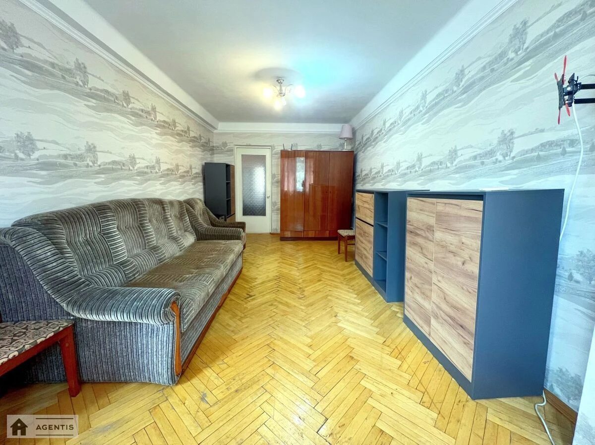 Apartment for rent. 2 rooms, 52 m², 3rd floor/9 floors. 6, Petropavlivska 6, Kyiv. 