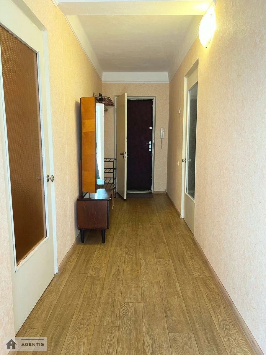 Здам квартиру. 2 rooms, 52 m², 3rd floor/9 floors. 6, Петропавлівська 6, Київ. 