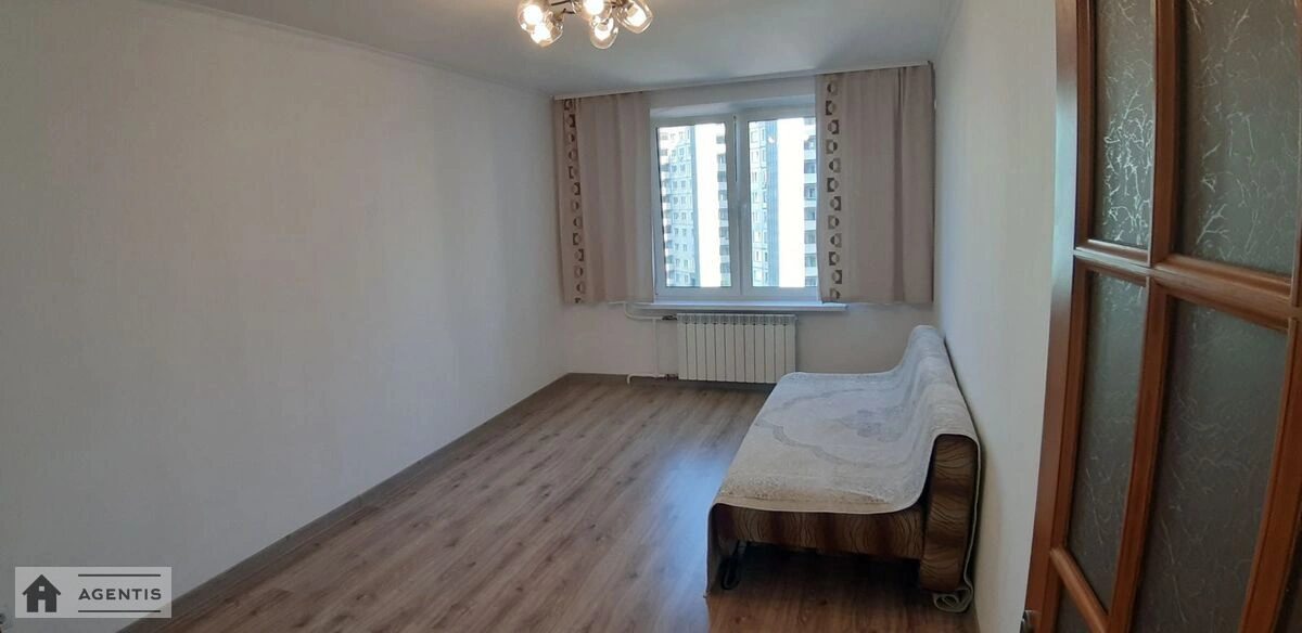 Сдам квартиру. 3 rooms, 72 m², 7th floor/16 floors. Князя Романа Мстиславича, Киев. 