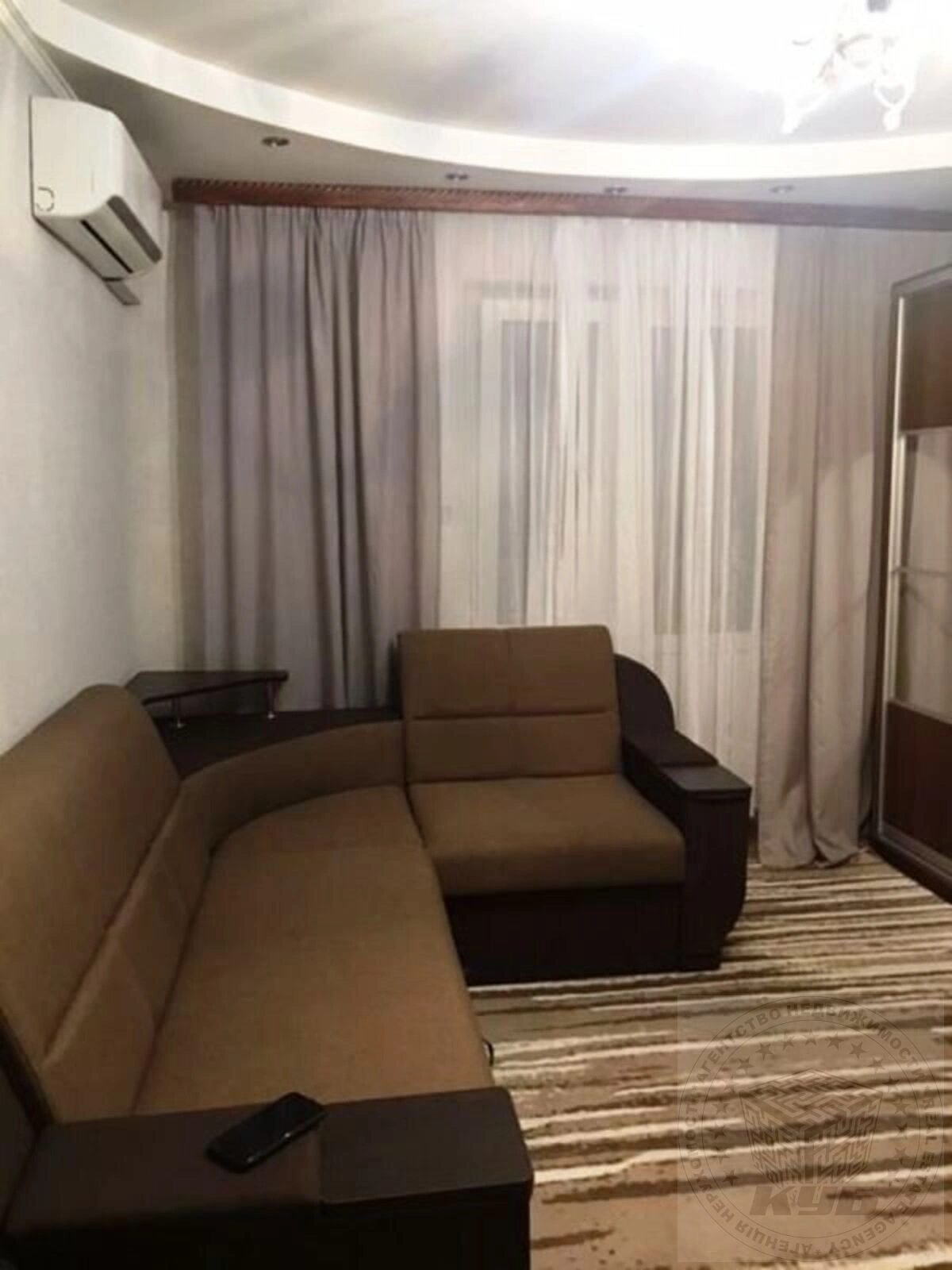 Продаж квартири. 3 rooms, 75 m², 1st floor/10 floors. 26, Василя Стуса вул., Київ. 