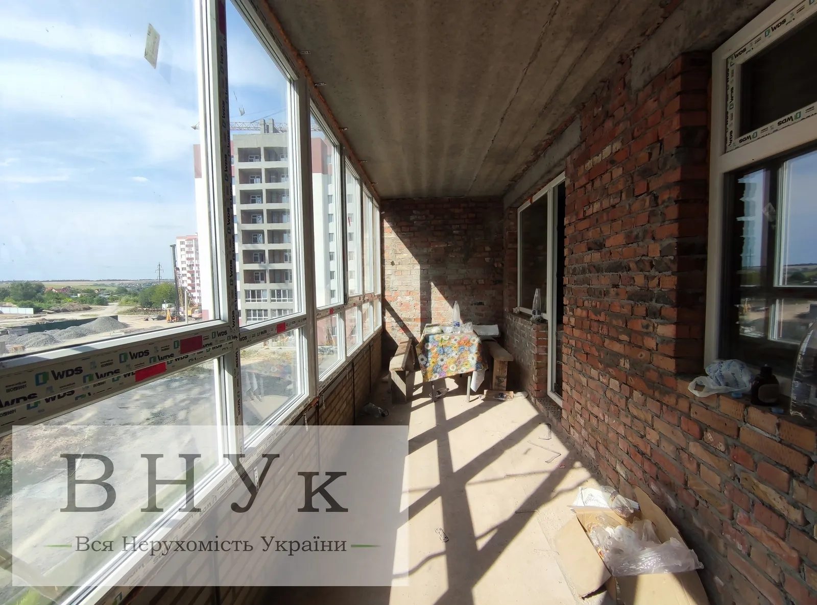 Продаж квартири 3 кімнати, 81 m², 2 пов./10 поверхів. Озерна , Хмельницький. 