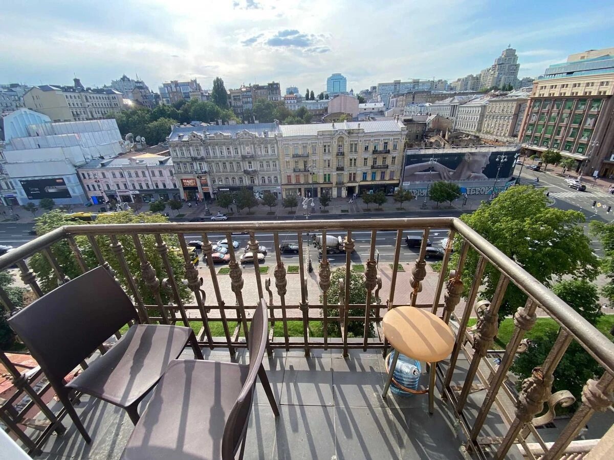 Apartment for rent. 3 rooms, 75 m², 7th floor/11 floors. 27, Hreschatyk 27, Kyiv. 