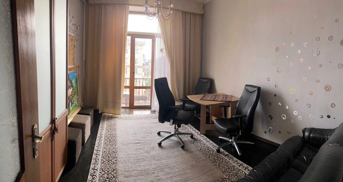 Apartment for rent. 3 rooms, 75 m², 7th floor/11 floors. 27, Hreschatyk 27, Kyiv. 