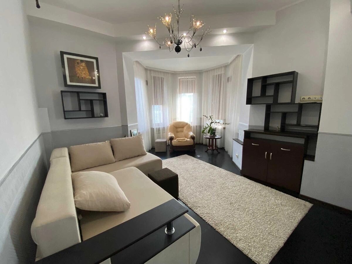 Apartment for rent. 3 rooms, 75 m², 7th floor/11 floors. 27, Hreschatyk 27, Kyiv. 