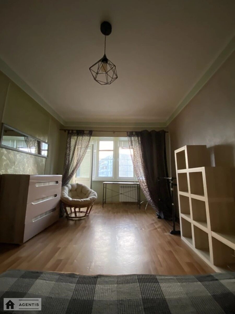 Apartment for rent. 1 room, 38 m², 7th floor/9 floors. Obolonskyy rayon, Kyiv. 