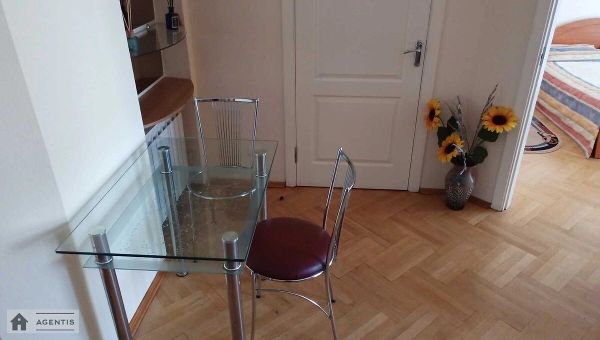 Apartment for rent. 2 rooms, 52 m², 5th floor/6 floors. 13, Kruglouniversytetska 13, Kyiv. 