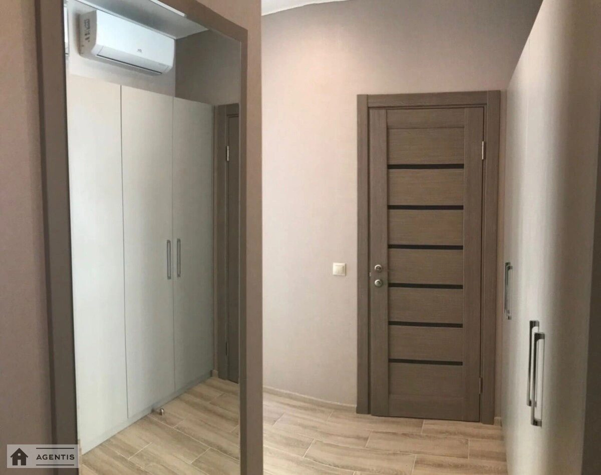 Apartment for rent. 1 room, 42 m², 1st floor/10 floors. 2, Praktychna vul., Kyiv. 