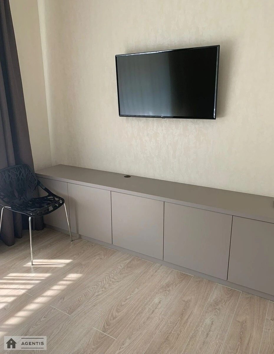 Здам квартиру. 1 room, 42 m², 1st floor/10 floors. 2, Практична вул., Київ. 