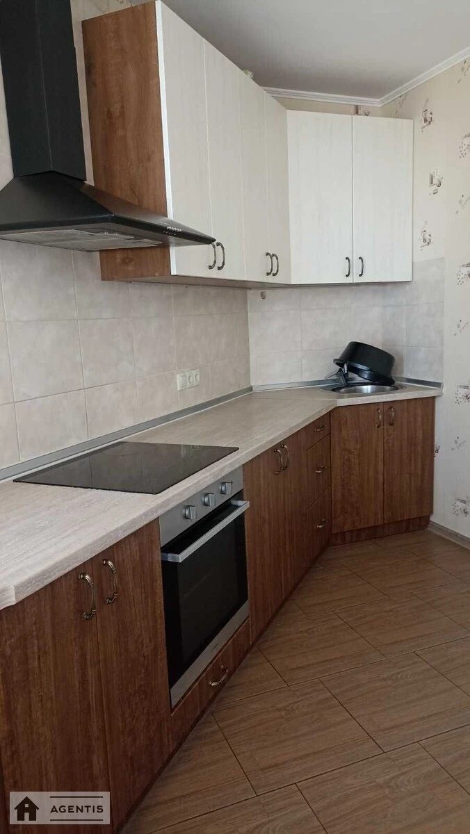 Apartment for rent. 2 rooms, 71 m², 20 floor/25 floors. 37, Bakynska 37, Kyiv. 