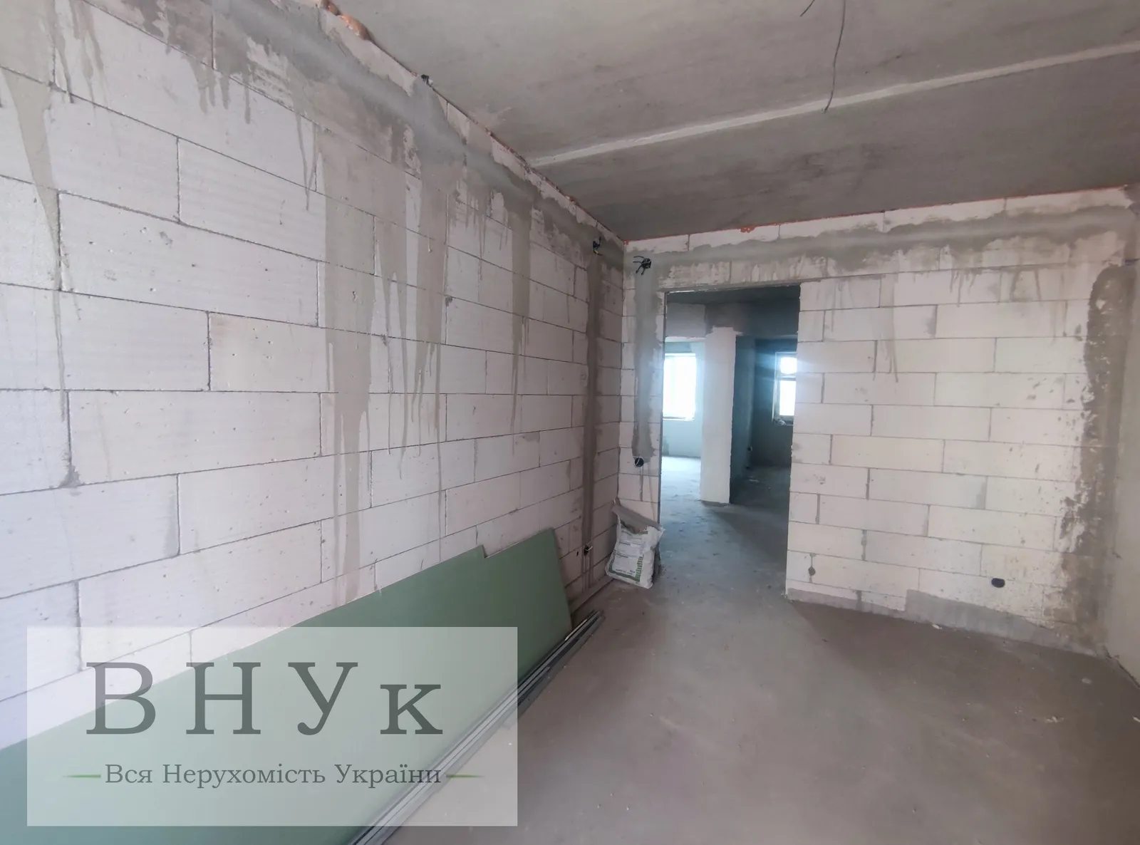 Продаж квартири 3 кімнати, 787 m², 2 пов./10 поверхів. Коцюбинського вул., Тернопіль. 