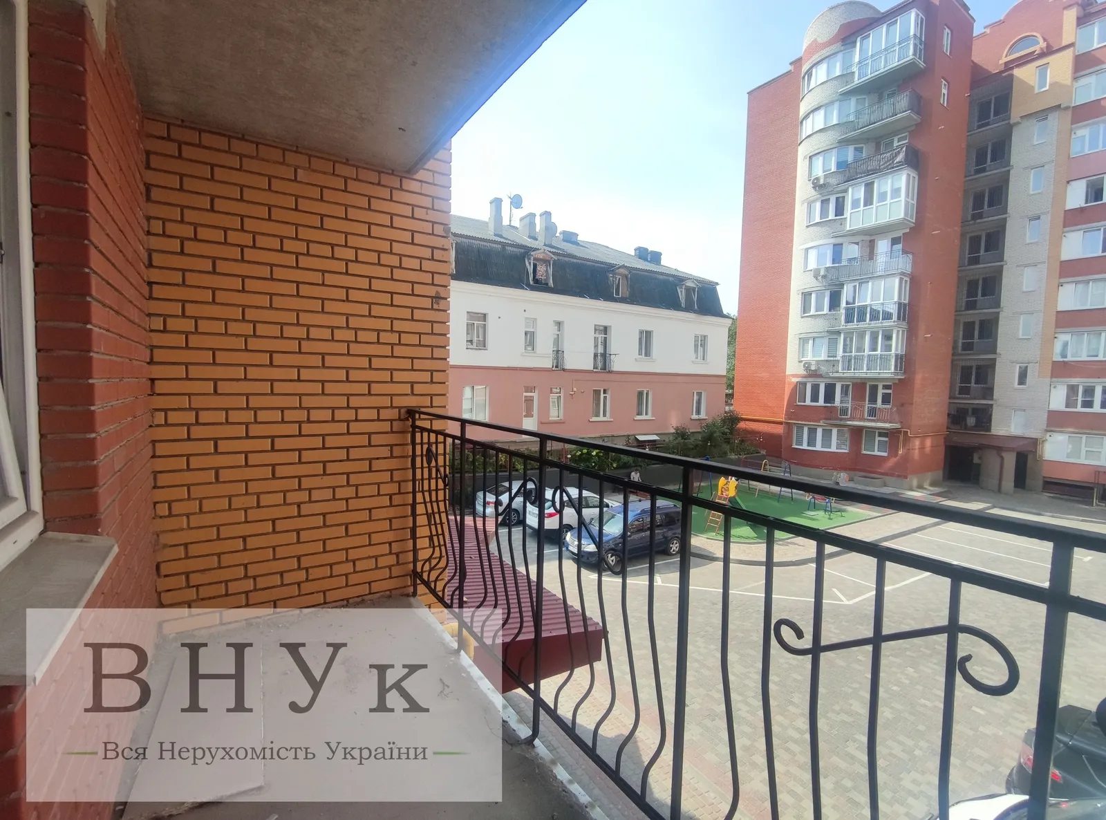 Продаж квартири. 3 rooms, 787 m², 2nd floor/10 floors. Коцюбинського вул., Тернопіль. 