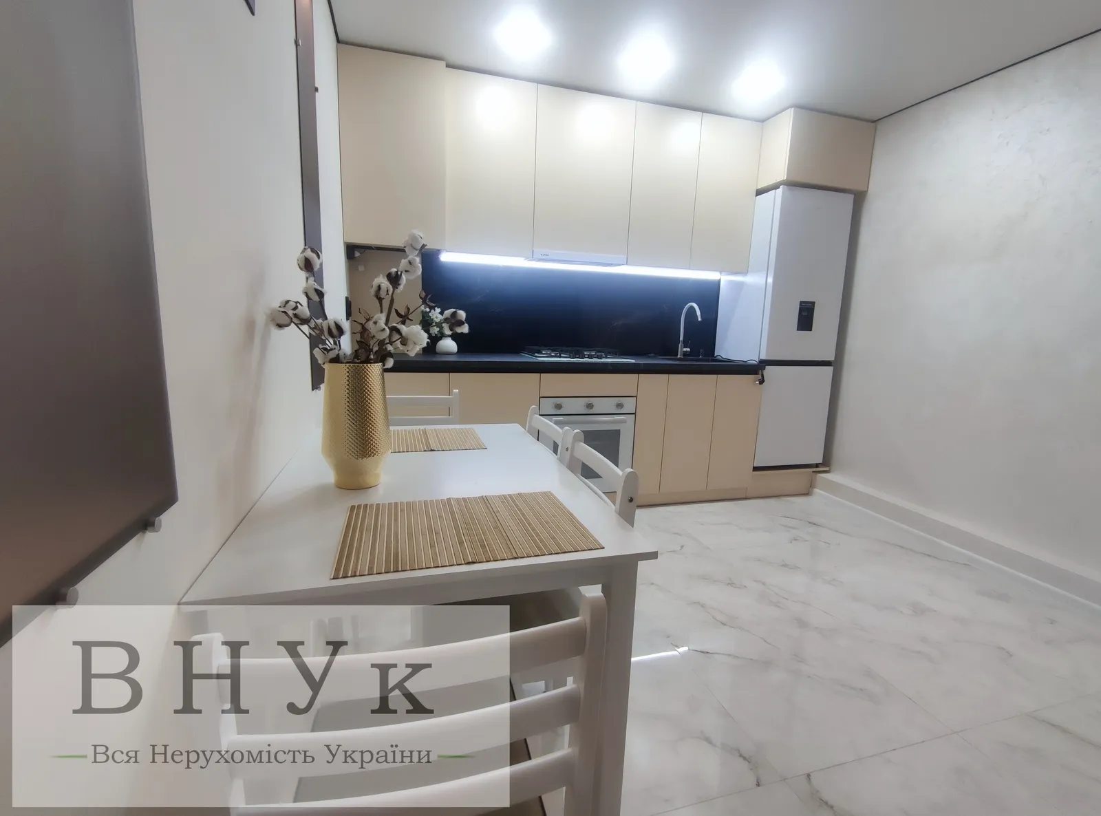 Продаж квартири 3 кімнати, 58 m², 5 пов./11 поверхів. Київська вул., Тернопіль. 