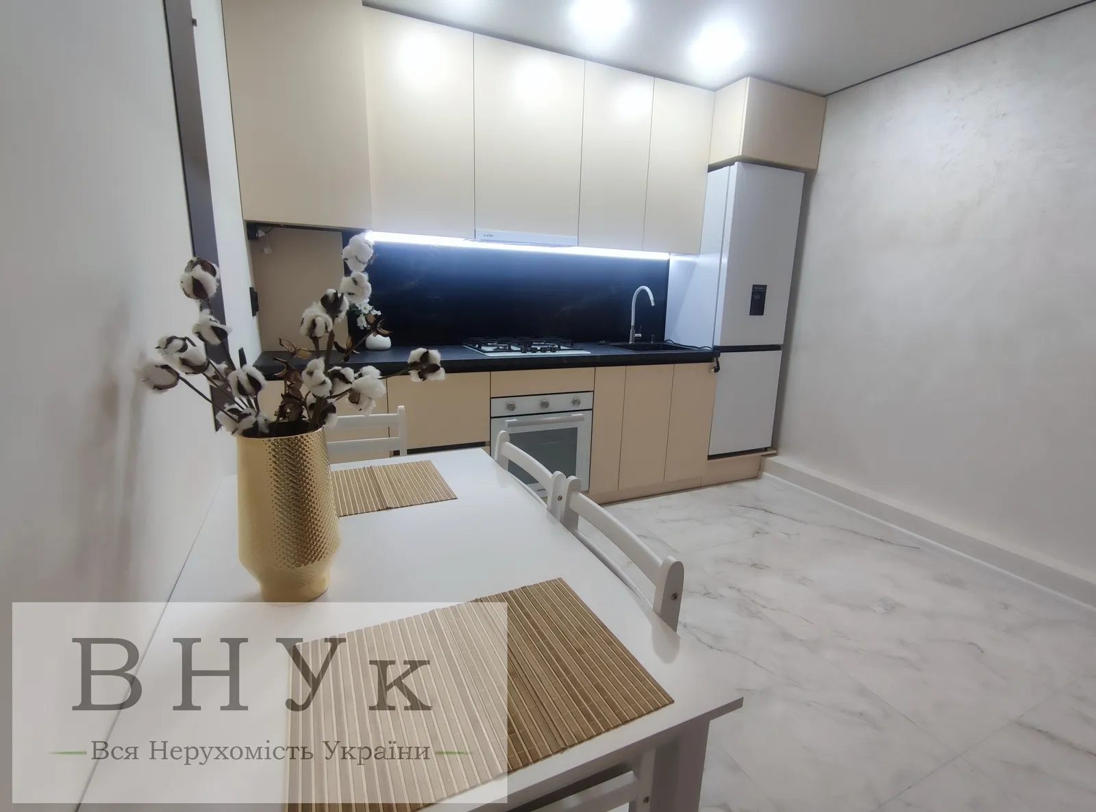 Apartments for sale. 3 rooms, 58 m², 5th floor/11 floors. Kyyivska vul., Ternopil. 