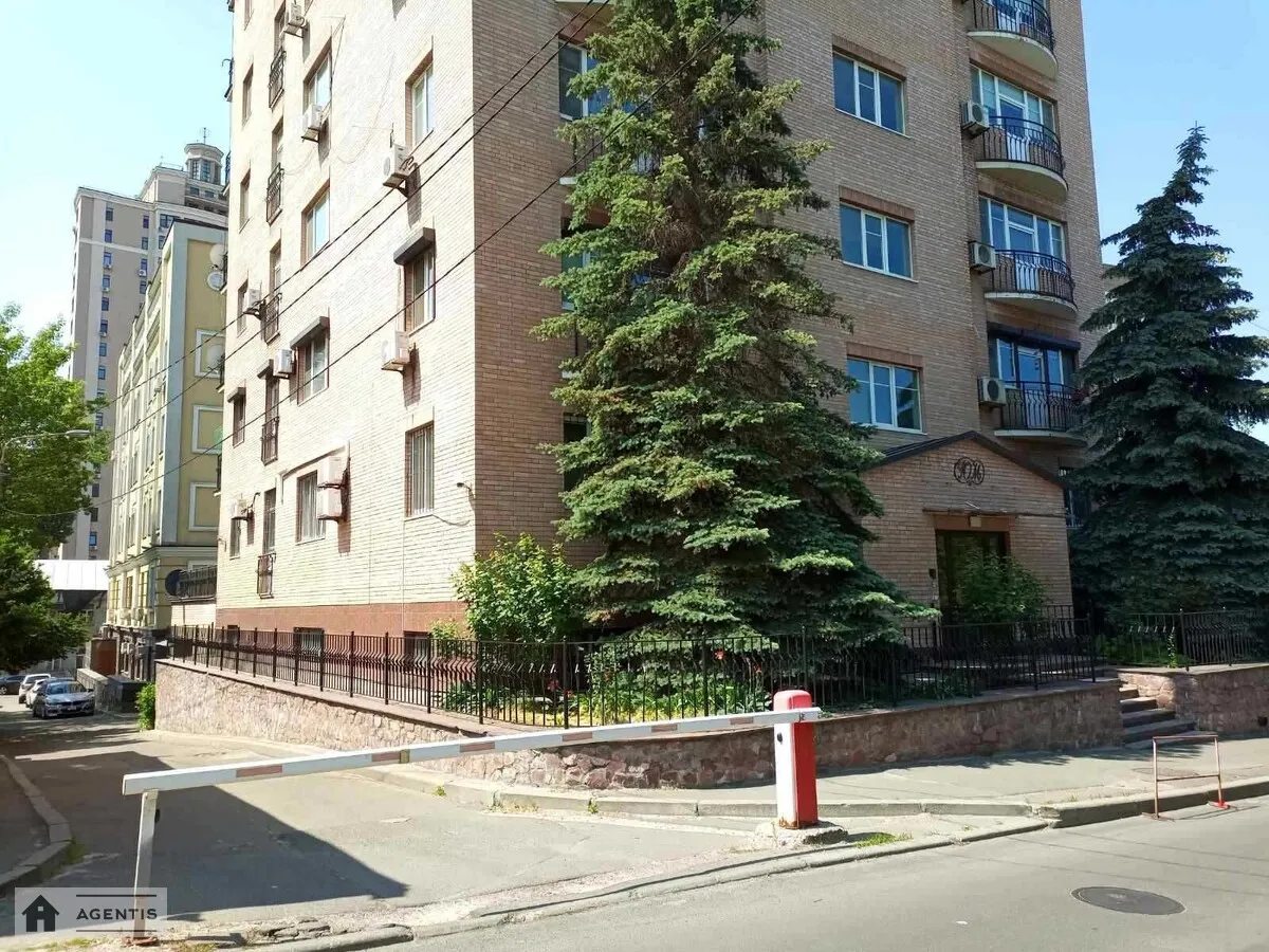 Сдам квартиру. 5 rooms, 234 m², 4th floor/8 floors. 7, Пилипівська вул. (Василя Дончука), Киев. 