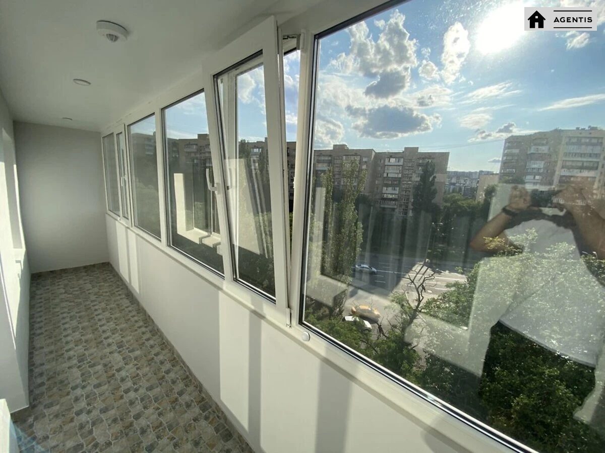 Сдам квартиру. 2 rooms, 65 m², 5th floor/12 floors. 9, Науки 9, Киев. 