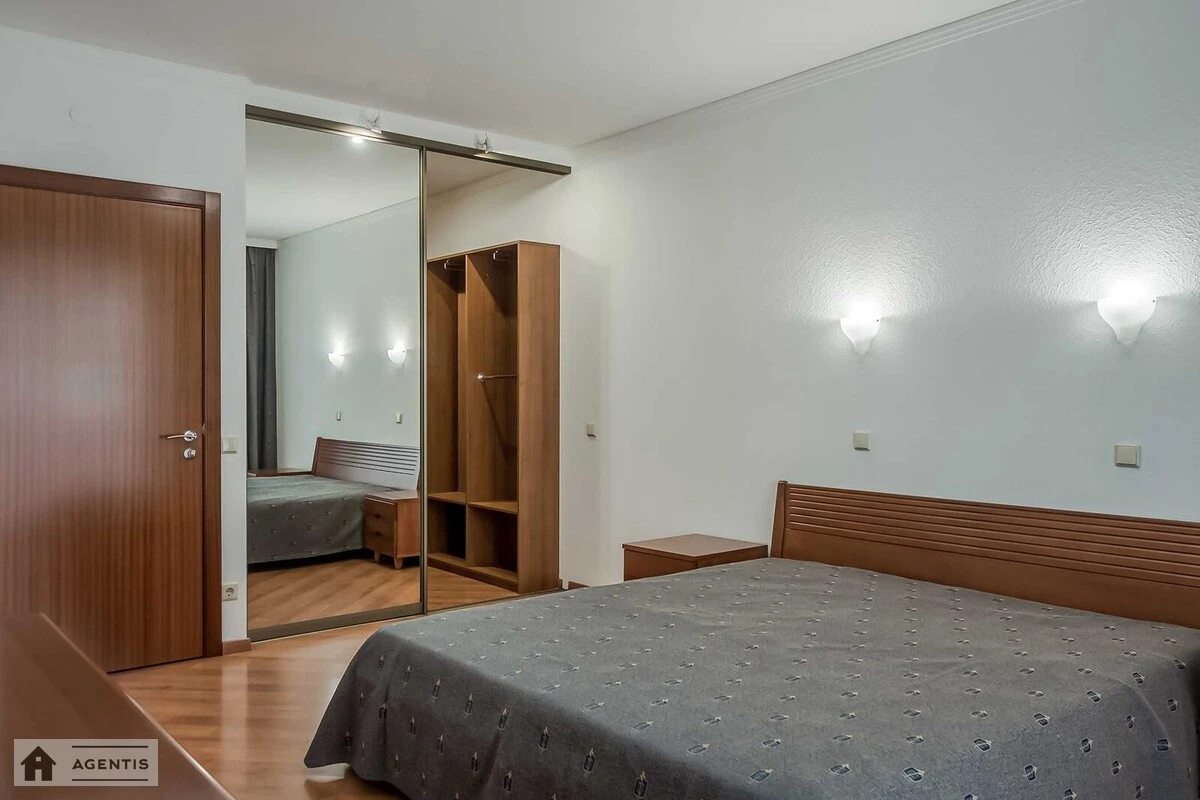Apartment for rent. 3 rooms, 130 m², 3rd floor/10 floors. 45, Dmytrivska 45, Kyiv. 