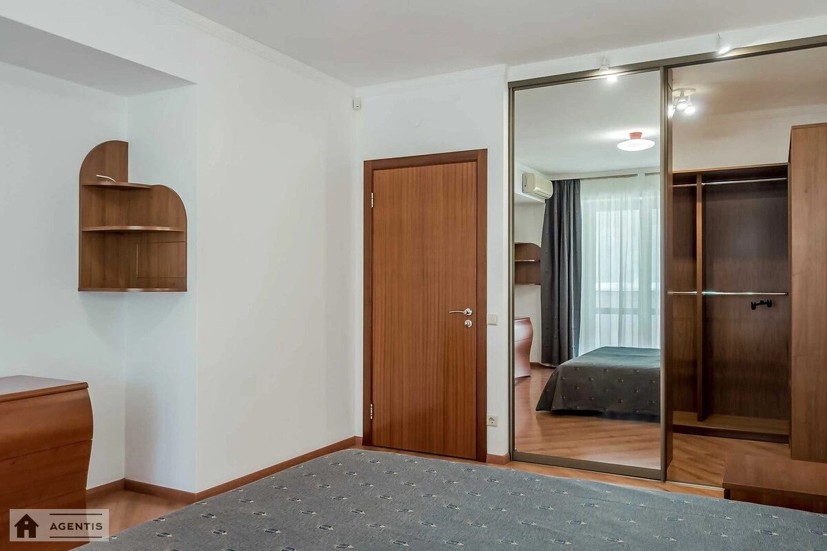 Здам квартиру. 3 rooms, 130 m², 3rd floor/10 floors. 45, Дмитрівська 45, Київ. 