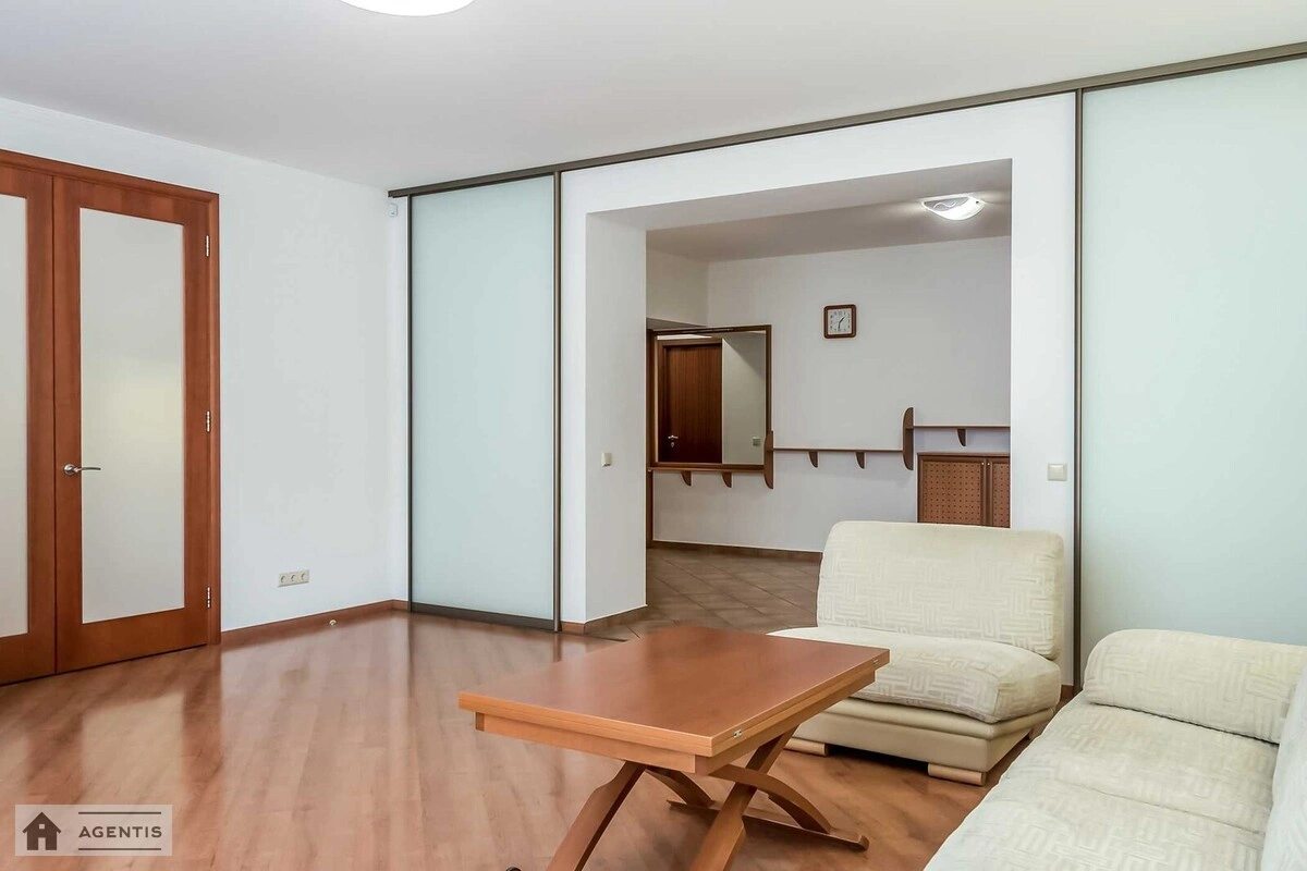 Apartment for rent. 3 rooms, 130 m², 3rd floor/10 floors. 45, Dmytrivska 45, Kyiv. 